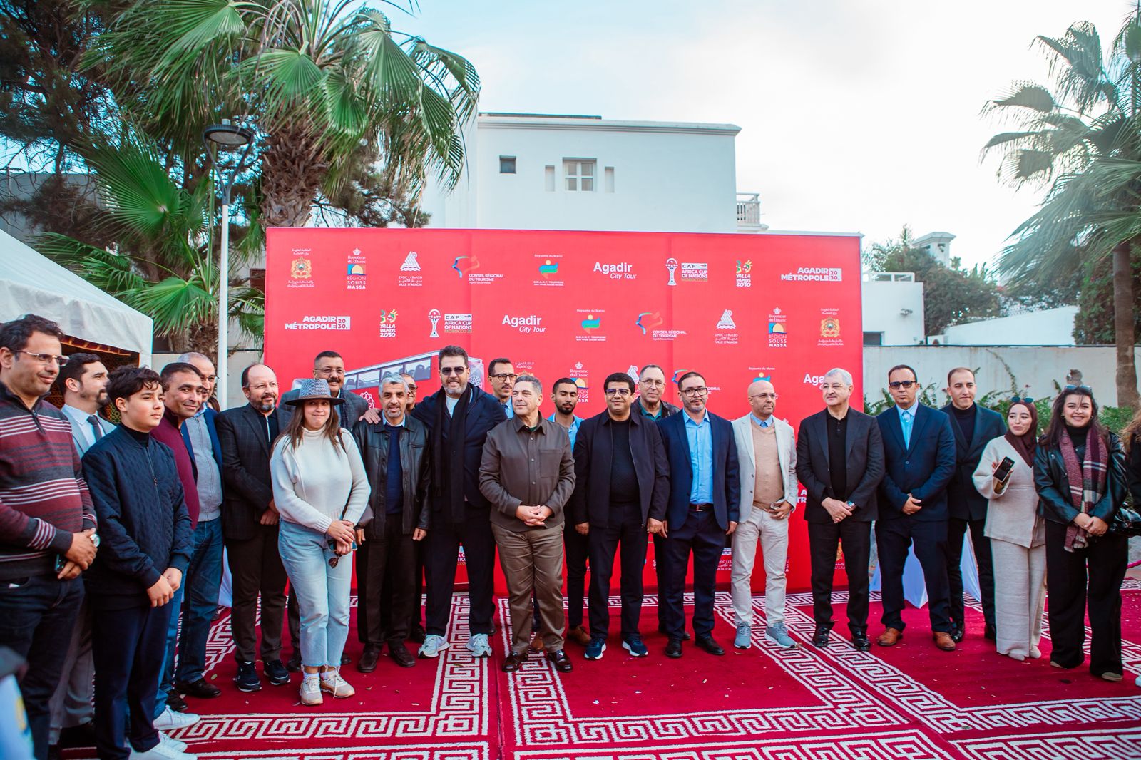 أكادير تعزز عرضها السياحي قبيل CAN 2025 بإطلاق حافلات سياحية ذكية