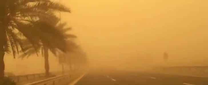 برد وغبار ورياح قوية تضرب مدن عدة بالمغرب