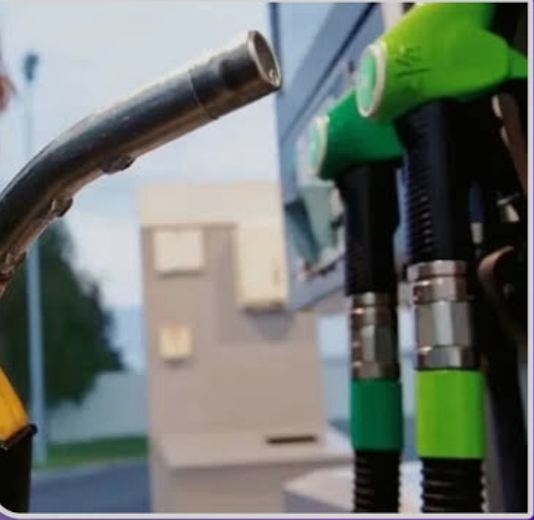 عريضة وطنية لوقف غلاء المحروقات: مطالب بتسقيف الأسعار وإجراءات استعجالية لحماية القدرة الشرائية