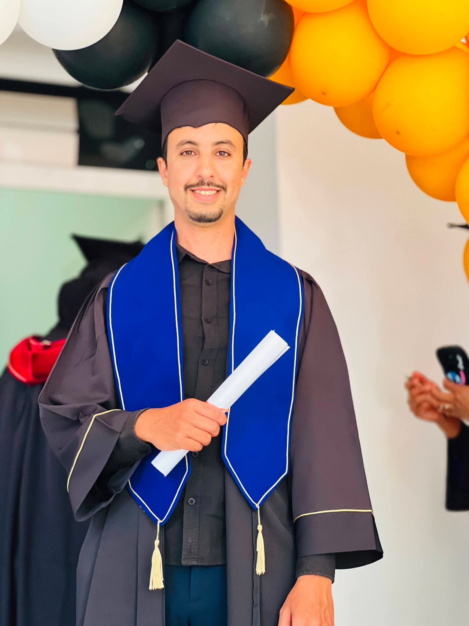 الزميل كريم بوزاليم.. حصول مستحق على الإجازة وتتويج لمسار مهني مشرف