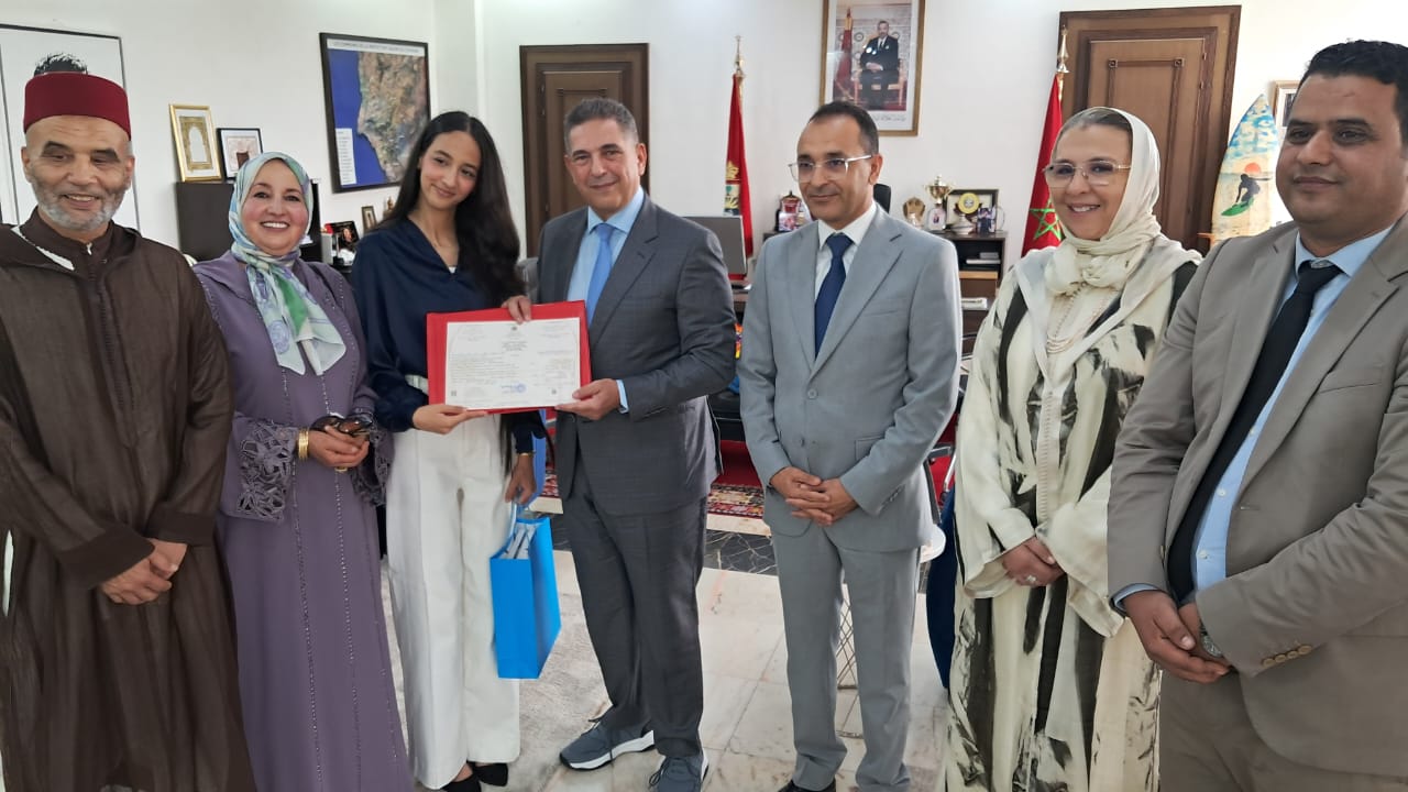 *والي جهة سوس ماسة يستقبل صاحبة أعلى معدل في البكالوريا على صعيد الجهة*