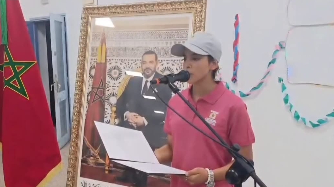 بمناسبة عيد العرش المجيد.. تلميذات وتلاميذ المخيم التربوي الصيفي بأكادير إداوتنان يجددون عبارات الولاء والإخلاص لجلالة الملك