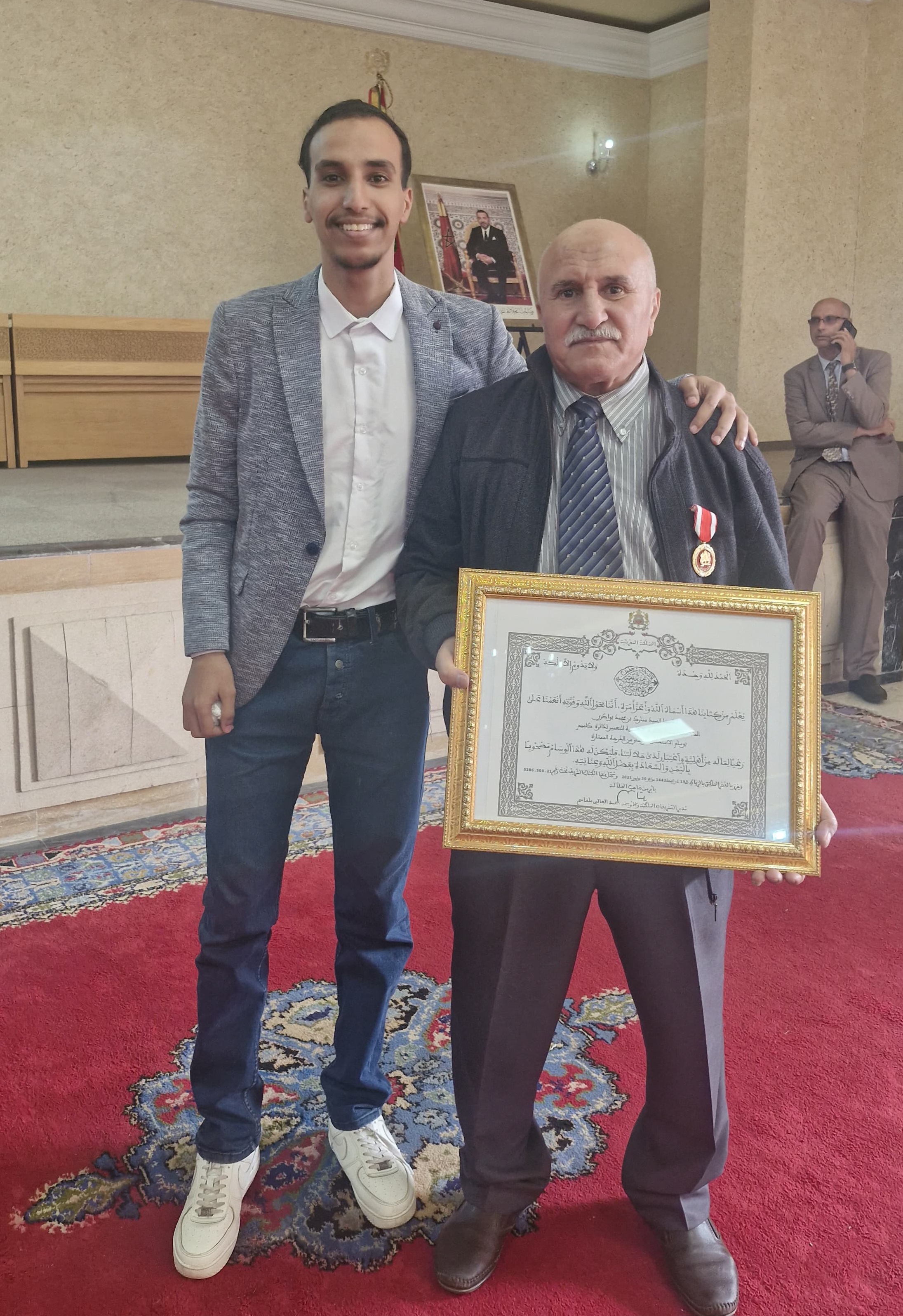 تتويج يستحقه العطاء: والي جهة كلميم وادنون يكرم السيد مبارك بن محمد بواكري بمناسبة عيد العرش المجيد